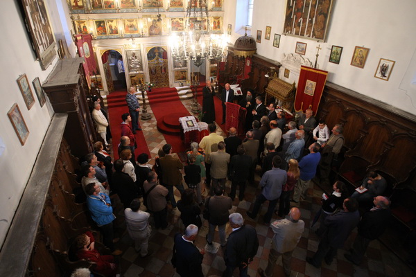 Zadar, 170513.
Crkva sv Ilije, Poluotok.
Veceras je otvorena sakralna riznica pravoslavne crkve sv. Ilije – vrijedne umjetnine i galerija ikona. Javnosti ju je predstavio episkop dalmatinski Fotije. Riznica je obnovljena sredstvima Ministarstva kultur Zadar, 170513.
Crkva sv Ilije, Poluotok.
Veceras je otvorena sakralna riznica pravoslavne crkve sv. Ilije – vrijedne umjetnine i galerija ikona. Javnosti ju je predstavio episkop dalmatinski Fotije. Riznica je obnovljena sredstvima Ministarstva kultur