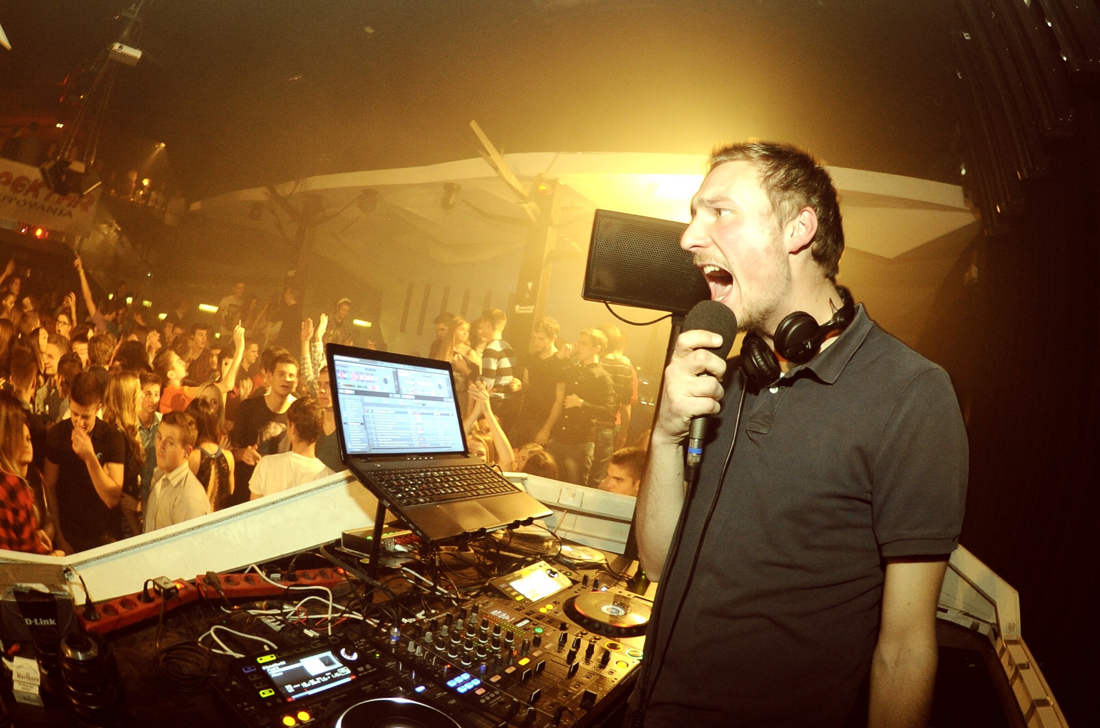 Spektar party u Aquarius klubu