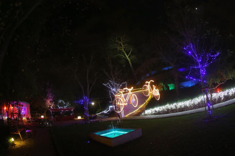 Perivoj Jelene Madijevke na trgu Pet bunara dobio je novo bozicno ruho. Photo: Filip Brala/PIXSELL Perivoj Jelene Madijevke na trgu Pet bunara dobio je novo bozicno ruho. Photo: Filip Brala/PIXSELL