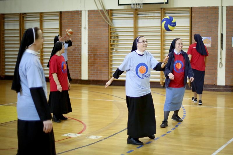 Zagreb: Sportske igre redovnica u OŠ Mato Lovrak. Photo: Goran Jakus/PIXSELL