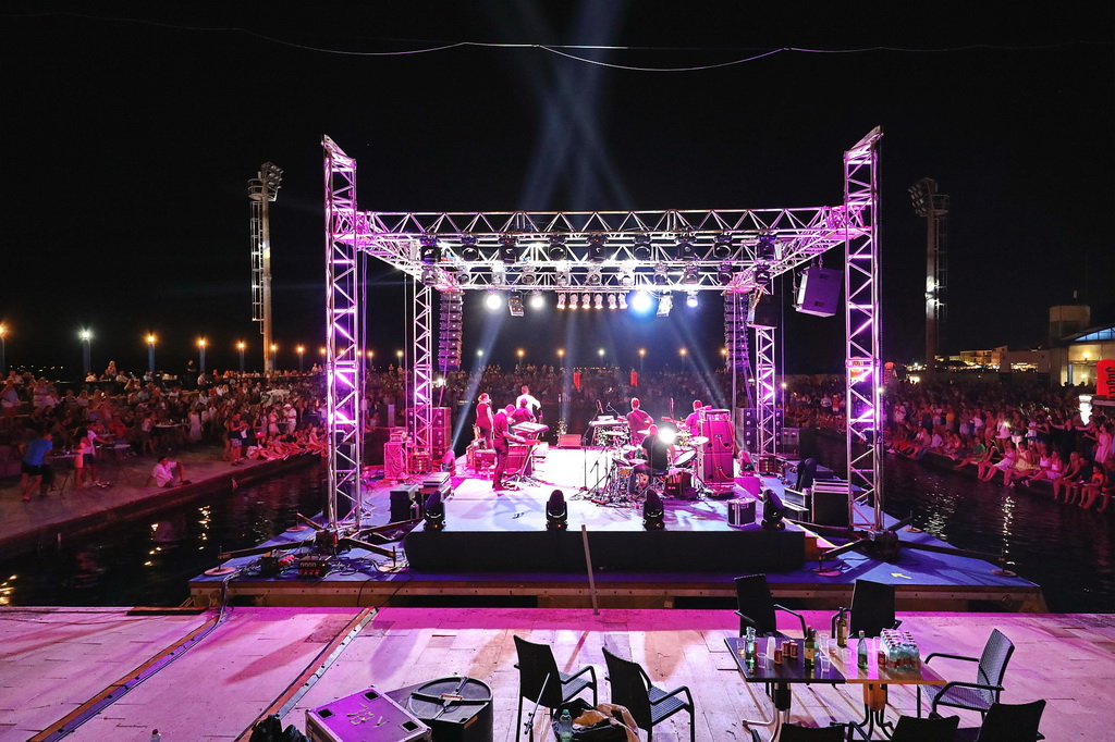 Fenomenalni Petar Grašo raspjevao i rasplesao Biograd Fenomenalni Petar Grašo raspjevao i rasplesao Biograd