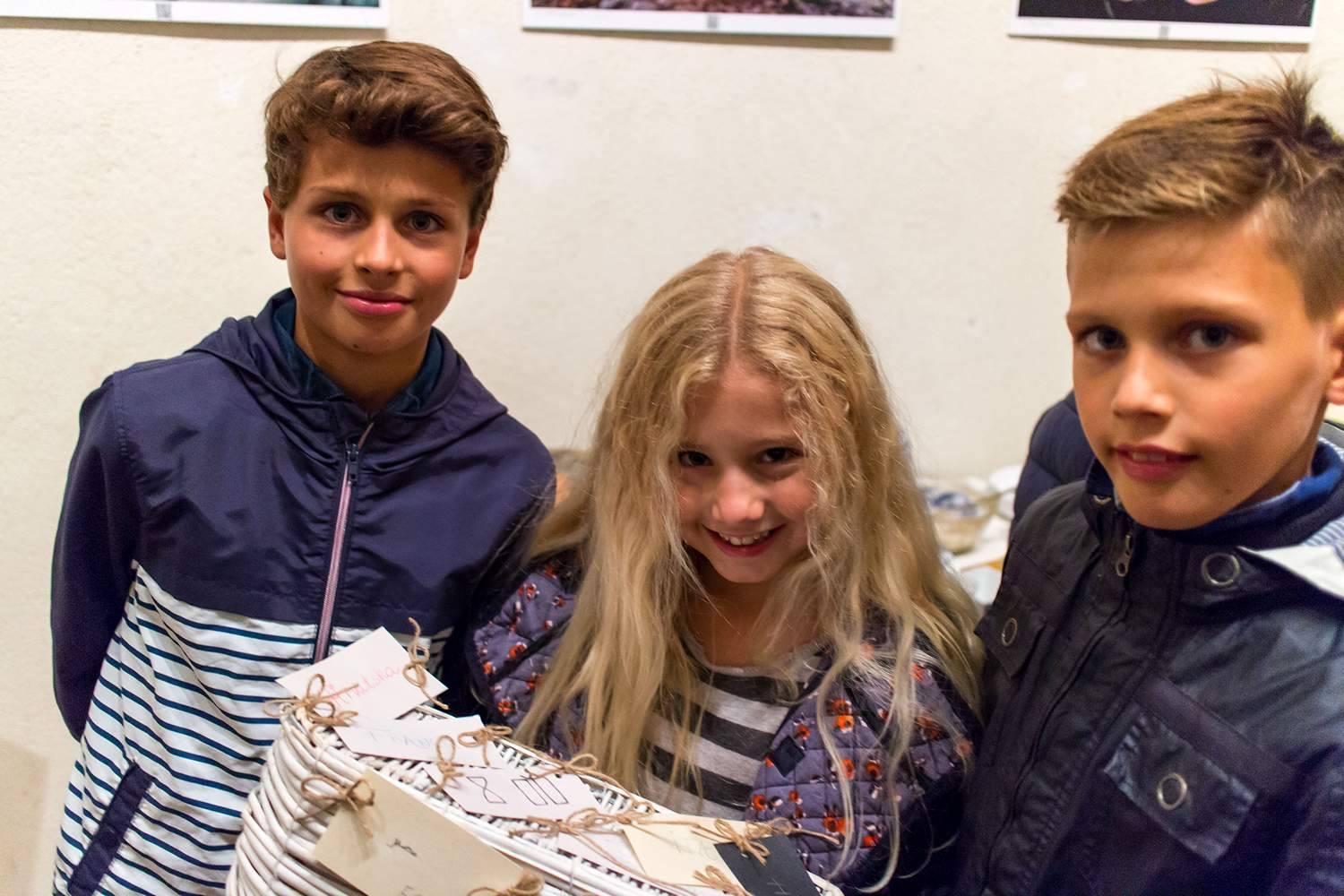 Galerija Kapetanova kula: Svečano otvorenje izložbe “Rastočeno vrime” Stipe Suraća. Foto: Mladen Radolović Mrlja Galerija Kapetanova kula: Svečano otvorenje izložbe “Rastočeno vrime” Stipe Suraća. Foto: Mladen Radolović Mrlja