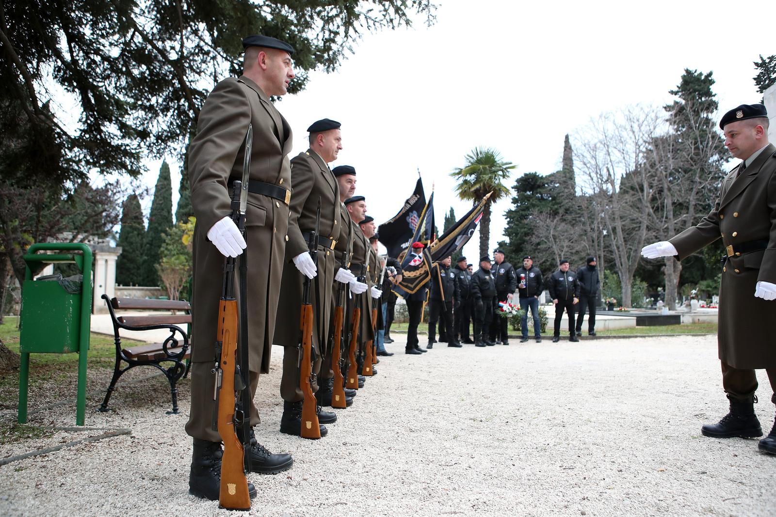Na Gradskom groblju odana počast poginulim hrvatskim braniteljima povodom 30. obljetnice VRO Maslenica Na Gradskom groblju odana počast poginulim hrvatskim braniteljima povodom 30. obljetnice VRO Maslenica