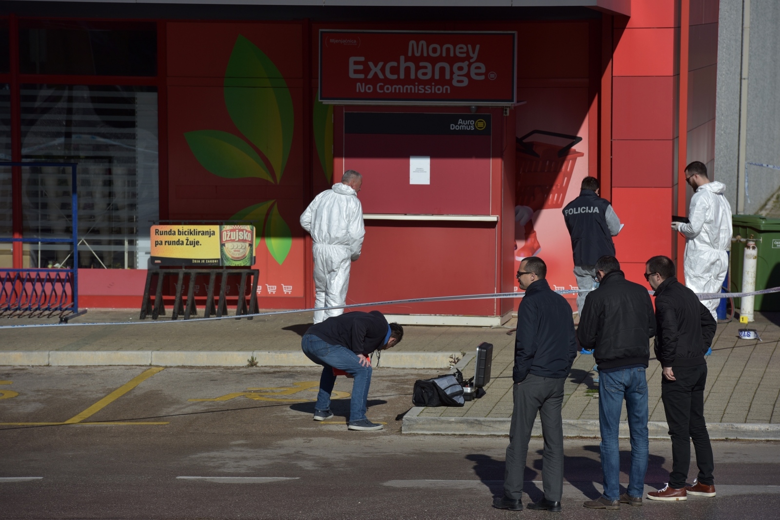 Raznesen bankomat u sklopu Plodina na Žmirićima Raznesen bankomat u sklopu Plodina na Žmirićima