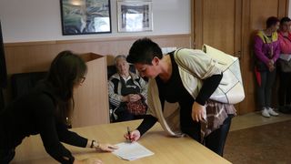 Vir: Dodjela materijalne pomoći roditeljima za nabavku udžbenika i školske opreme Vir: Dodjela materijalne pomoći roditeljima za nabavku udžbenika i školske opreme