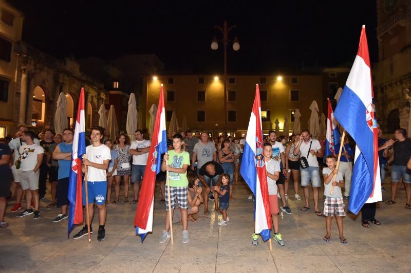 Svečani doček brončanog Stipe Žunića na Narodnom trgu