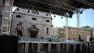 Pozornica i tribine za koncert Josea Carrerasa