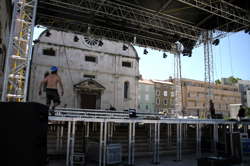 Pozornica i tribine za koncert Josea Carrerasa