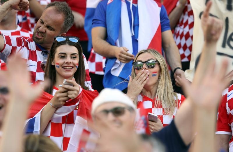 Hrvatski navijači okupirali Lens uoči utakmice s Portugalom, Photo: PIXSELL Hrvatski navijači okupirali Lens uoči utakmice s Portugalom, Photo: PIXSELL