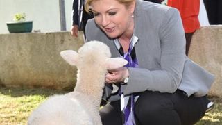 Predsjednica Grabar Kitarović u posjeti Olibu. Foto: Dino Stanin/PIXSELL