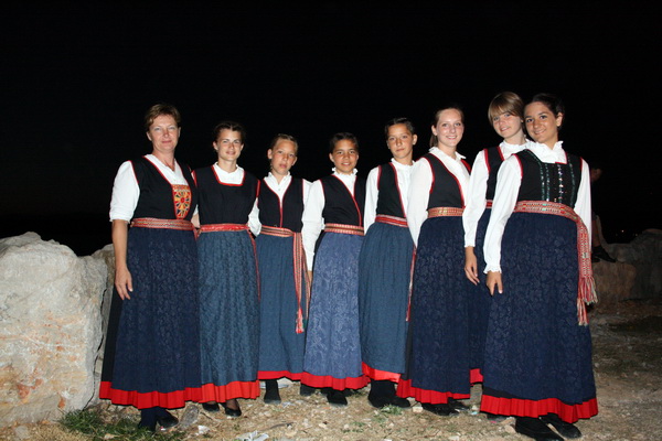 Vecer folklora: KUD Nevijana i ansambl Horenak u Nevidjenima Vecer folklora: KUD Nevijana i ansambl Horenak u Nevidjenima