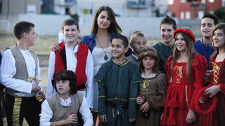 Sibenik, 030612.
Stadion Subicevac.
Veceras je odrzan humanitarni koncert “Sibenska srca za nasu dicu” na kojem su prikupljana sredstva za lijecenje djece oboljele od malignih bolesti. Koncert je vodila poznata glumica Doris Pincic, a nastupile su mnoge e Sibenik, 030612.
Stadion Subicevac.
Veceras je odrzan humanitarni koncert “Sibenska srca za nasu dicu” na kojem su prikupljana sredstva za lijecenje djece oboljele od malignih bolesti. Koncert je vodila poznata glumica Doris Pincic, a nastupile su mnoge e