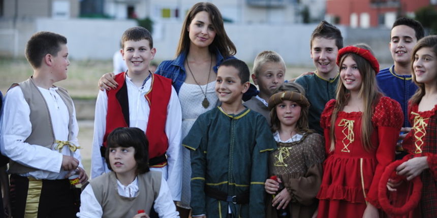 Sibenik, 030612.
Stadion Subicevac.
Veceras je odrzan humanitarni koncert “Sibenska srca za nasu dicu” na kojem su prikupljana sredstva za lijecenje djece oboljele od malignih bolesti. Koncert je vodila poznata glumica Doris Pincic, a nastupile su mnoge e Sibenik, 030612.
Stadion Subicevac.
Veceras je odrzan humanitarni koncert “Sibenska srca za nasu dicu” na kojem su prikupljana sredstva za lijecenje djece oboljele od malignih bolesti. Koncert je vodila poznata glumica Doris Pincic, a nastupile su mnoge e
