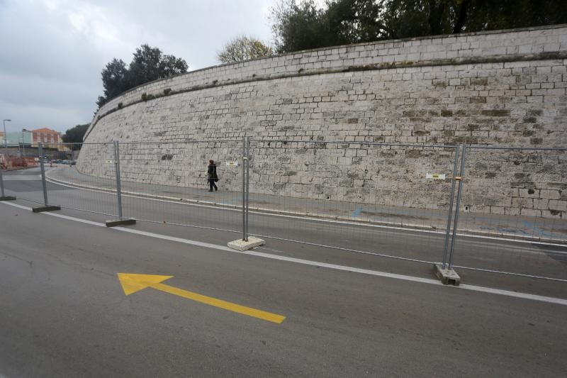 Zadar – Radovi na Liburnskoj obali otezavat ce promet na Poluotoku do svibnja 2015. godine. Photo: Filip Brala/PIXSELL