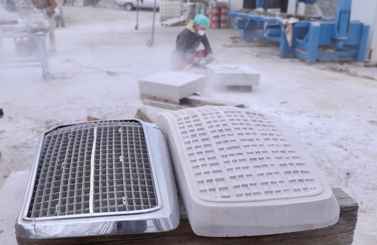 Mladi europski kipari stigli u Imotski, punom parom rade spomenik kultnom Mercedesu Mladi europski kipari stigli u Imotski, punom parom rade spomenik kultnom Mercedesu