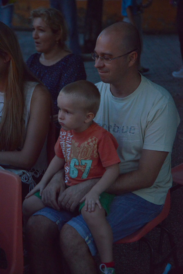 Ružno pače u izvedbi Dragon Teatra Ružno pače u izvedbi Dragon Teatra