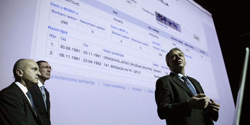 Zagreb, 191212.
Ministar branitelja Predrag Matic predstavio je Registar hrvatskih branitelja iz Domovinskog rata u Muzeju suvremene umjetnosti.
Na fotografiji: ministri Predrag Matic, Ante Kotromanovic i Ranko Ostojic objavili su javnosti svoj ratni put. Zagreb, 191212.
Ministar branitelja Predrag Matic predstavio je Registar hrvatskih branitelja iz Domovinskog rata u Muzeju suvremene umjetnosti.
Na fotografiji: ministri Predrag Matic, Ante Kotromanovic i Ranko Ostojic objavili su javnosti svoj ratni put.