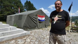 Ugljan: Kod spomenika borcima palim u NOB-u HASP podigao šator