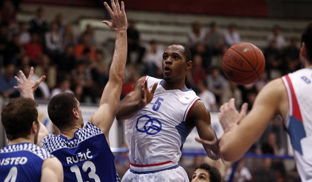 Zagreb, 120510. 13. kolo kosarkaske Lige za prvaka, utakmica Cibona – Zadar u kosarkaskom centru “Drazen Petrovic”. Na slici Jamont Gordon (5). Foto: Dragan Matic / Cropix