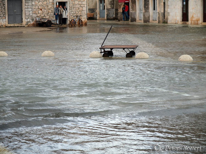 Plima u Starom Gradu na Hvaru 9. studenog 2010, Foto: Petar Botteri