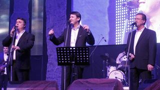 Tomislav Bralić i klape Intrade sinoć su održali koncert u prepunoj Spaladium areni u Splitu, foto: Tino Jurić/ PIXSELL Tomislav Bralić i klape Intrade sinoć su održali koncert u prepunoj Spaladium areni u Splitu, foto: Tino Jurić/ PIXSELL