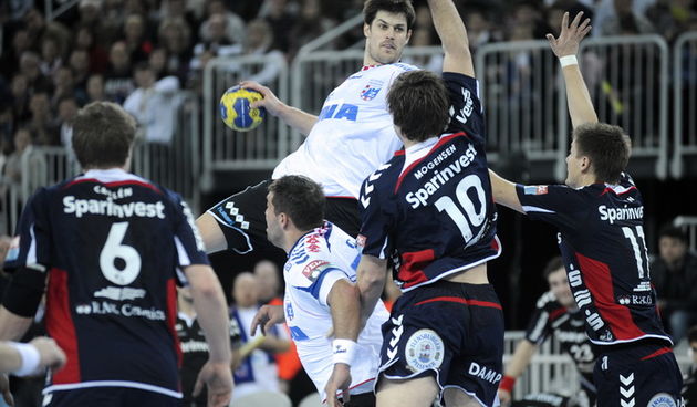 Zagreb, 281110. Rukometna liga prvaka. 6. kolo, grupa D. Trenutno se u Areni Zagreb odigrava 6. kolo grupe D rukometne Lige prvaka izmedju domacina RK Croatia osiguranje Zagreb i gosta, njemackog RK Flensburg-Handewitt. Na slici: igrac RK Zagreb Tonci Val