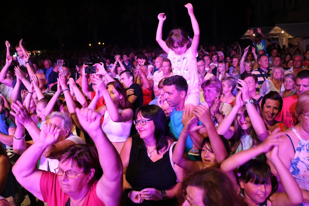 Virsko ljeto 2017: Gazde raspjevale i rasplesale Vir Virsko ljeto 2017: Gazde raspjevale i rasplesale Vir