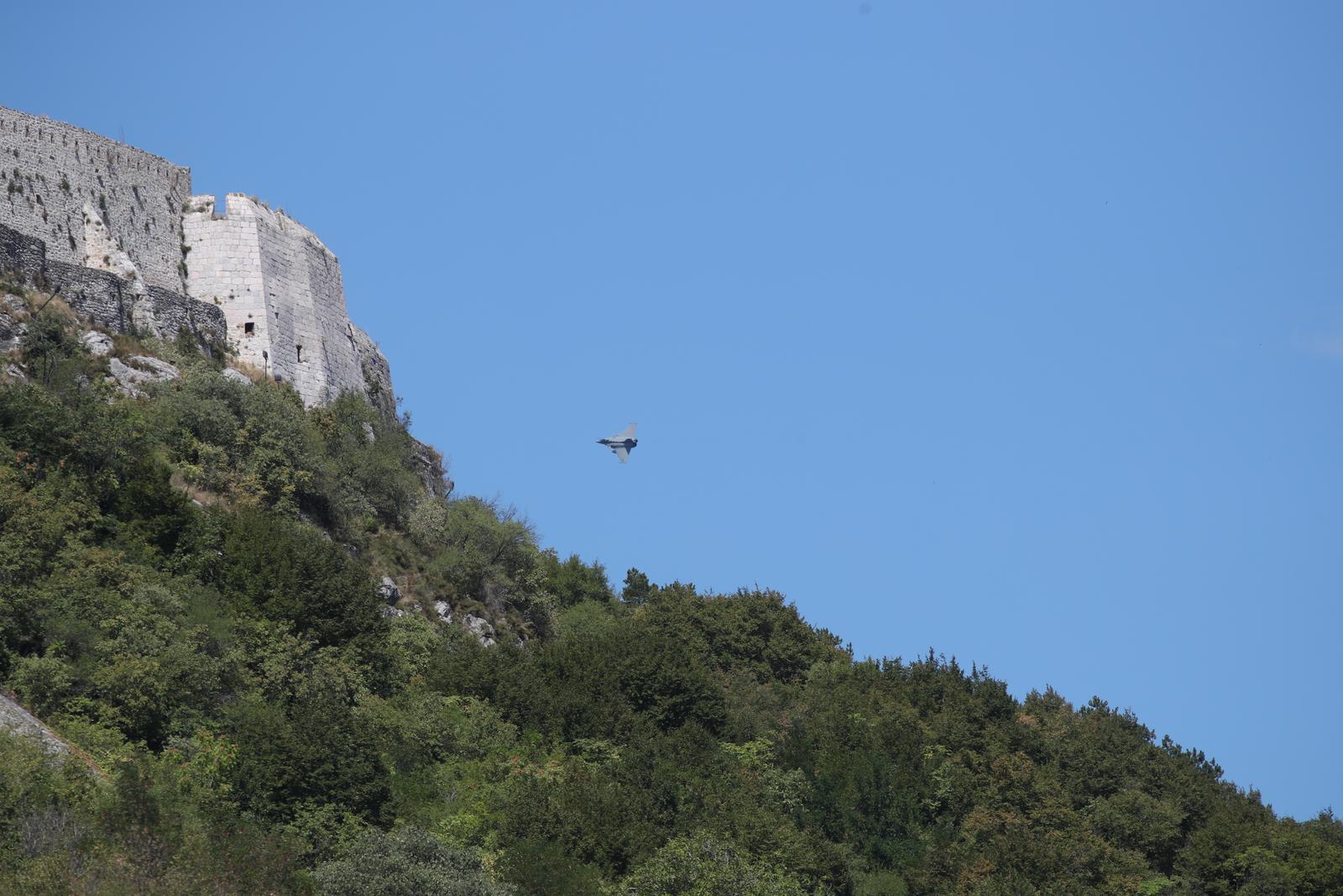 Preleti Rafalea i Krila oluje na obilježavanju 29. obljetnice VRO Oluja @ Knin Preleti Rafalea i Krila oluje na obilježavanju 29. obljetnice VRO Oluja @ Knin