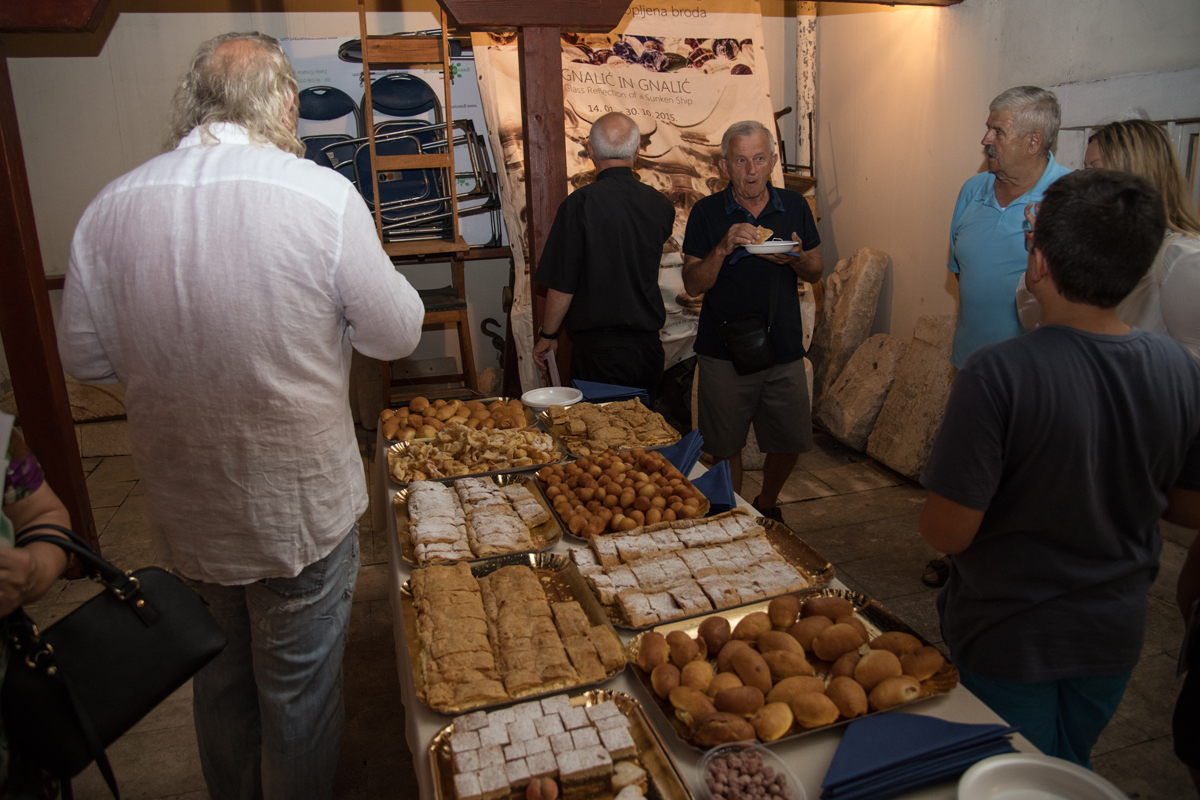 Otvorenje izložbe fotografija “Biogradske procesije” Vinka Pešića Otvorenje izložbe fotografija “Biogradske procesije” Vinka Pešića