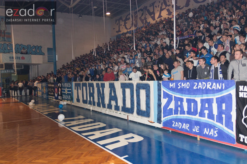 Humanitarno gledanje utakmice Zadar-Cibona u Jazinama Humanitarno gledanje utakmice Zadar-Cibona u Jazinama