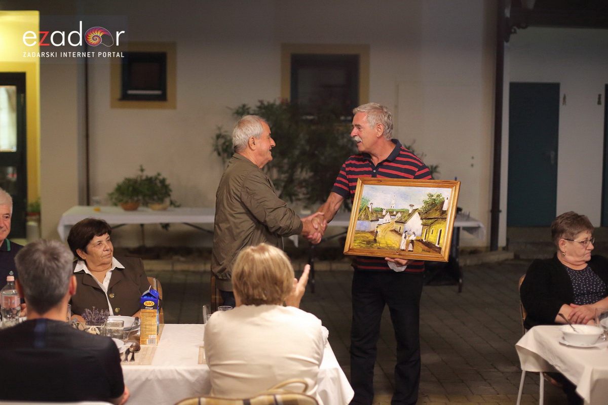 Bibinjci gradišćanskim Hrvatima darovali 1.82 metara visok kip sv. Roka Bibinjci gradišćanskim Hrvatima darovali 1.82 metara visok kip sv. Roka