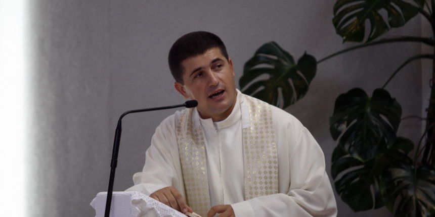 Skabrnja, 150810
Svetkovina Velike Gospe u Skabrnji kraj Zadra. 
Sveta misa koju je sluzio zadarski nadbiskup Zelimir Puljic.
Na slici: skabrnjski zupnik don Boris Pedic.
Foto: Jure Miskovic / CROPIX