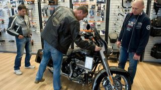 Zagreb – U prodavaonici i zastupnistvu Harley Davidson motora odrzani su Dan otvorenih vrata na kojem su posjetioci mogli razgledati motocikle i neke od njih isprobati. Photo: Davor Visnjic/PIXSELL