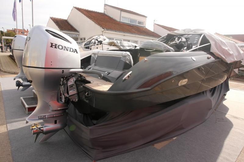 24.10.2013., Biograd – U Biogradu je jutros otvoren Biograd boat show. Na najvecem sajmu ovog tipa u Hrvatskoj preko 250 izlagaca sudjeluje s raznim novitetima iz podrucja nautike. Photo: Dino Stanin/PIXSELL