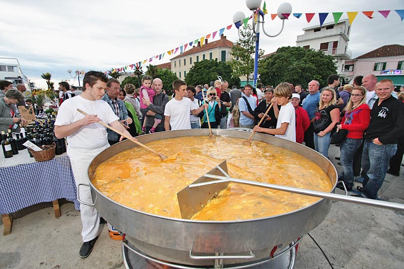 5. Eno-eko-gastro-etno stol (foto: Marin Gospić)