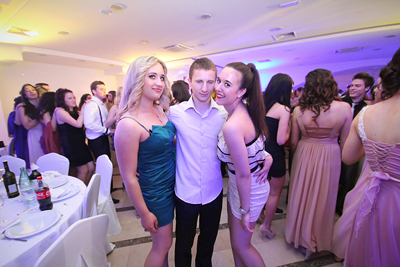 Maturalna večer gimnazije jurja barakovića (foto:Saša Čuka) Maturalna večer gimnazije jurja barakovića (foto:Saša Čuka)