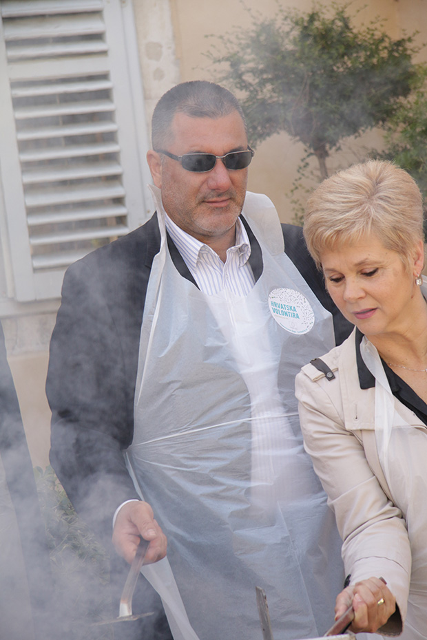 “Hrvatska volontira”: Roštiljada u Domu sv. Frane