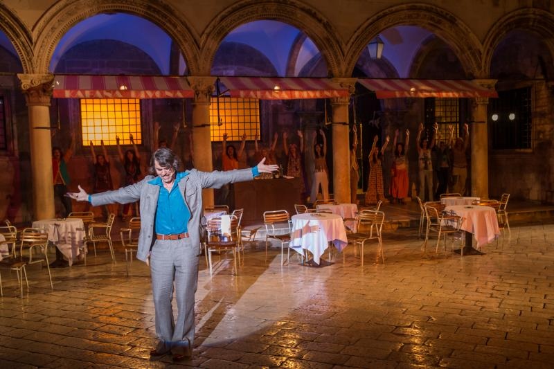 Kostimirana proba predstave Kafetarija prema djelu La bottega del caffe, jednoj od najuspješnijih komedija talijanskog komediografa Carla Goldonija