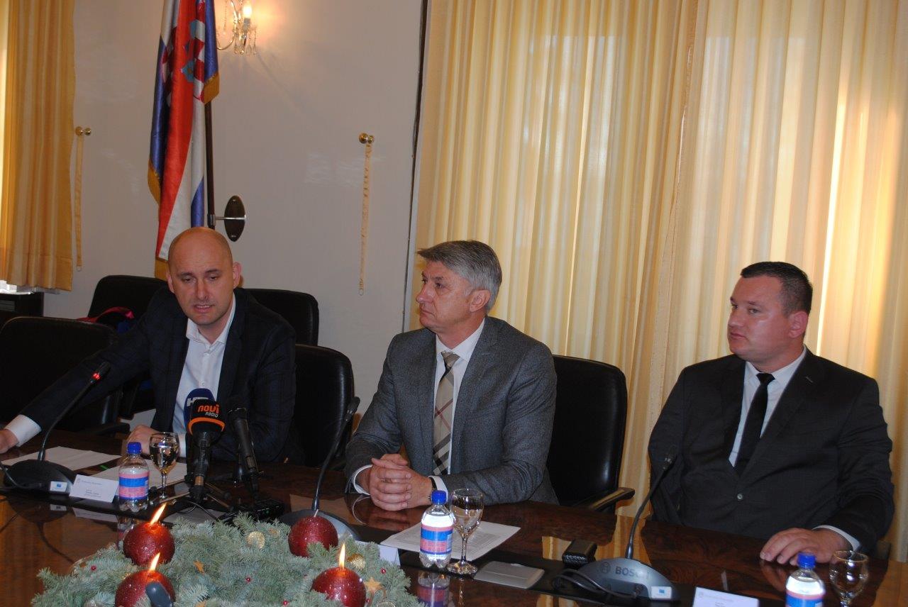 Ministar Tolušić potpisao ugovore za sanaciju šteta od poplave Ministar Tolušić potpisao ugovore za sanaciju šteta od poplave