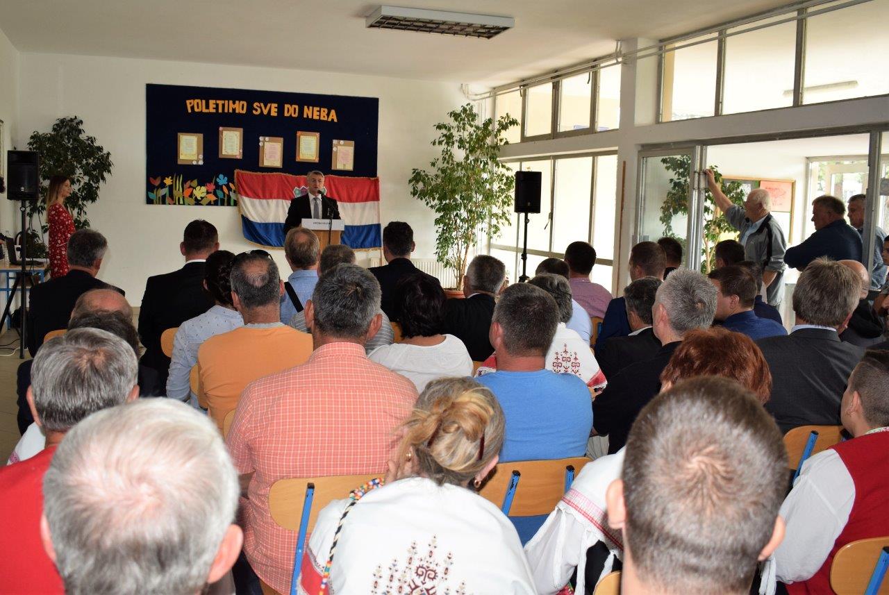 Dan Općine Galovac: Župan Longin otvorio Dom kulture Dan Općine Galovac: Župan Longin otvorio Dom kulture