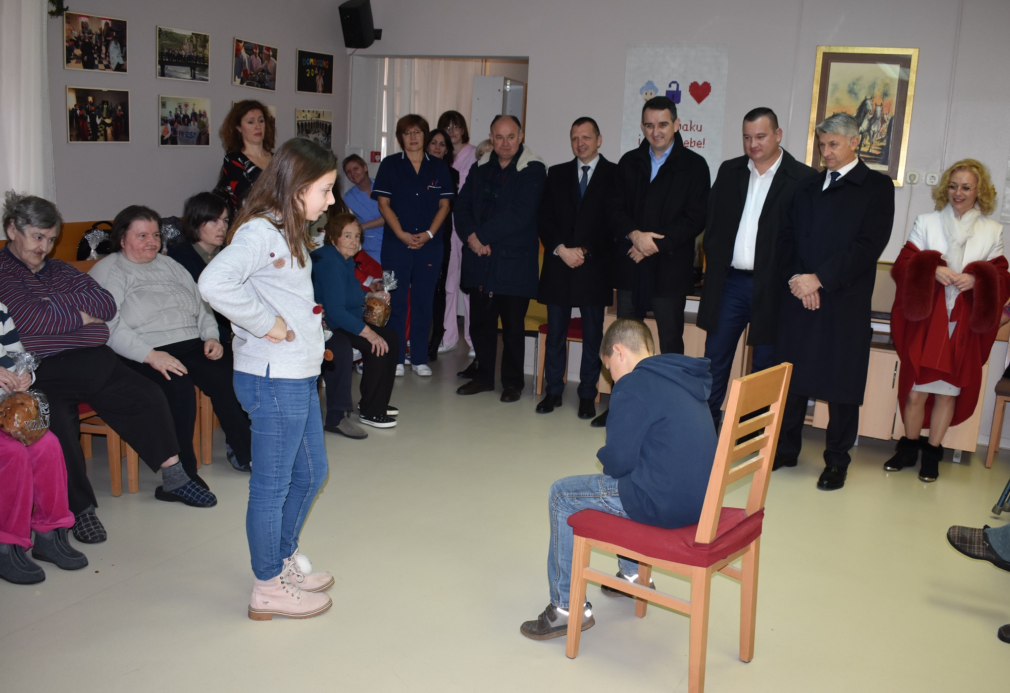 Župan posjetio štićenike Doma za odrasle osobe Sv. Frane Župan posjetio štićenike Doma za odrasle osobe Sv. Frane