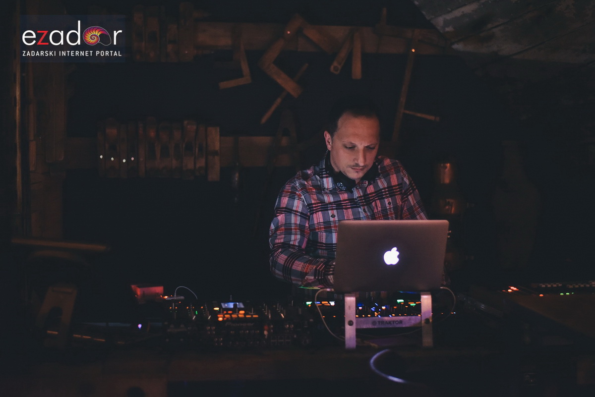 Uskrs u Harbor Cookhouse & Clubu uz klapu Iskon Uskrs u Harbor Cookhouse & Clubu uz klapu Iskon