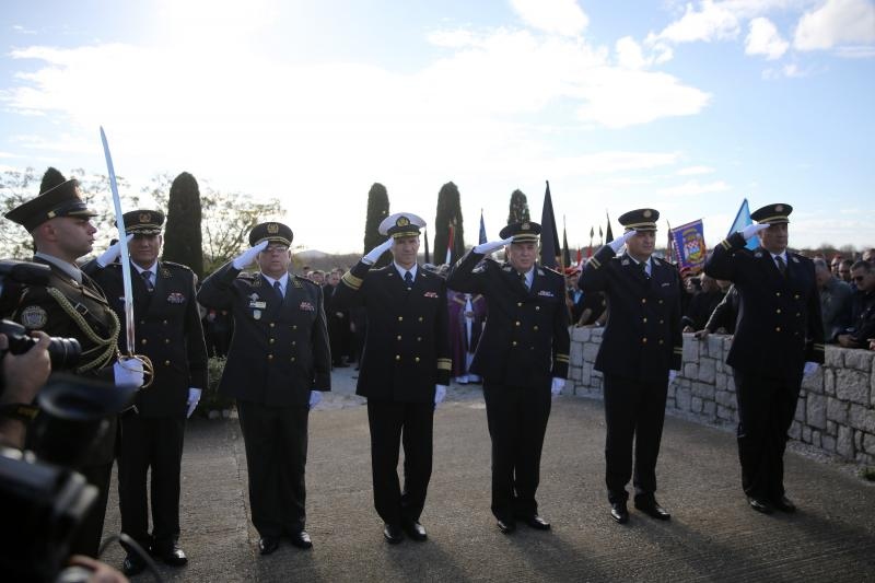 Kolonom sjećanja i polaganjem vijenaca obilježena 23. obljetnica stradanja Škabrnje, Foto: Filip Brala/PIXSELL Kolonom sjećanja i polaganjem vijenaca obilježena 23. obljetnica stradanja Škabrnje, Foto: Filip Brala/PIXSELL