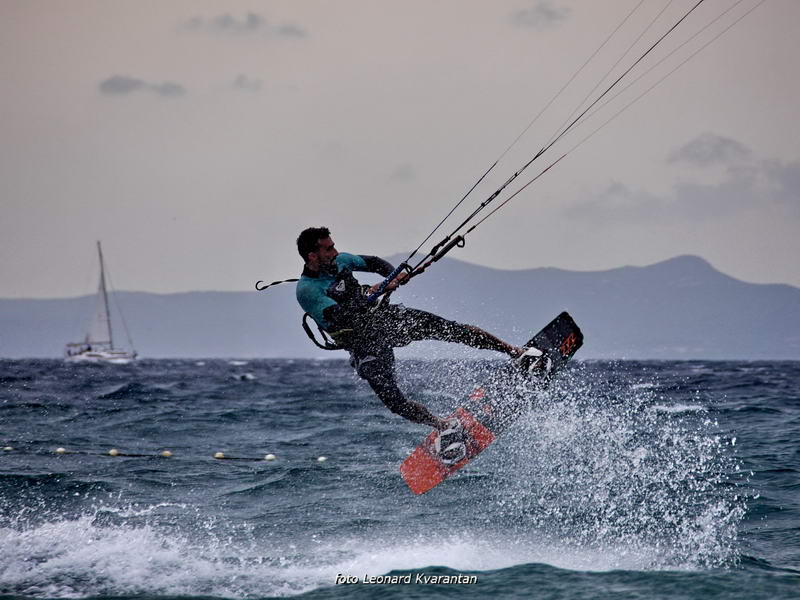 Kiteri i surferi uživali u jakom jugu