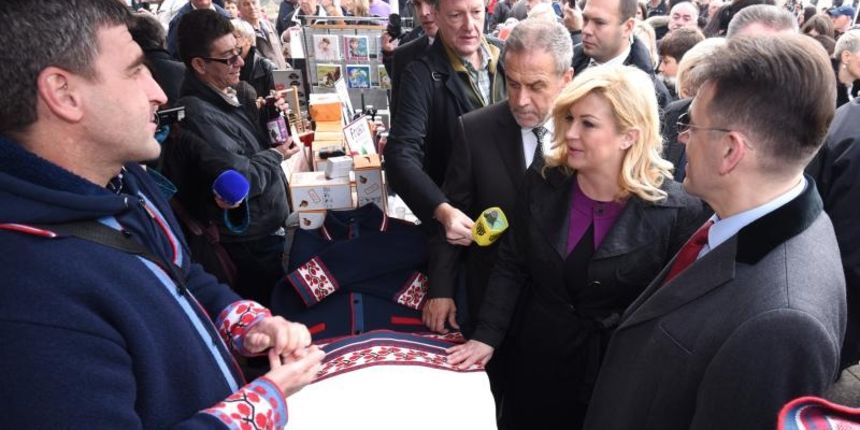 Zagreb – Svecano otvorenje akcije Hrvatske gospodarske komore “Kupujmo Hrvatsko” koja je organizirana na Trgu bana Josipa Jelacica. Photo: Marko Lukunic/PIXSELL Zagreb – Svecano otvorenje akcije Hrvatske gospodarske komore “Kupujmo Hrvatsko” koja je organizirana na Trgu bana Josipa Jelacica. Photo: Marko Lukunic/PIXSELL