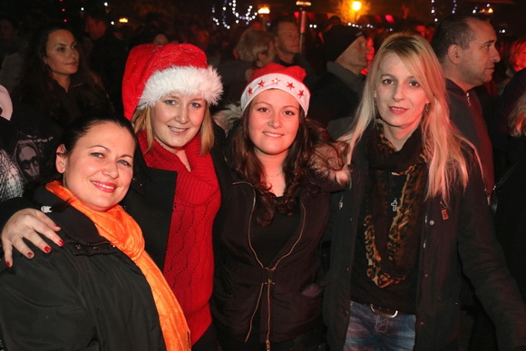 Vir: Božićna fešta uz Dražena Zečića Zeku Vir: Božićna fešta uz Dražena Zečića Zeku