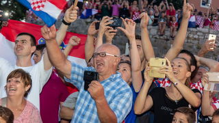 Veličanstven doček četvorice zadarskih Vatrenih od Gradskog mosta do Foruma