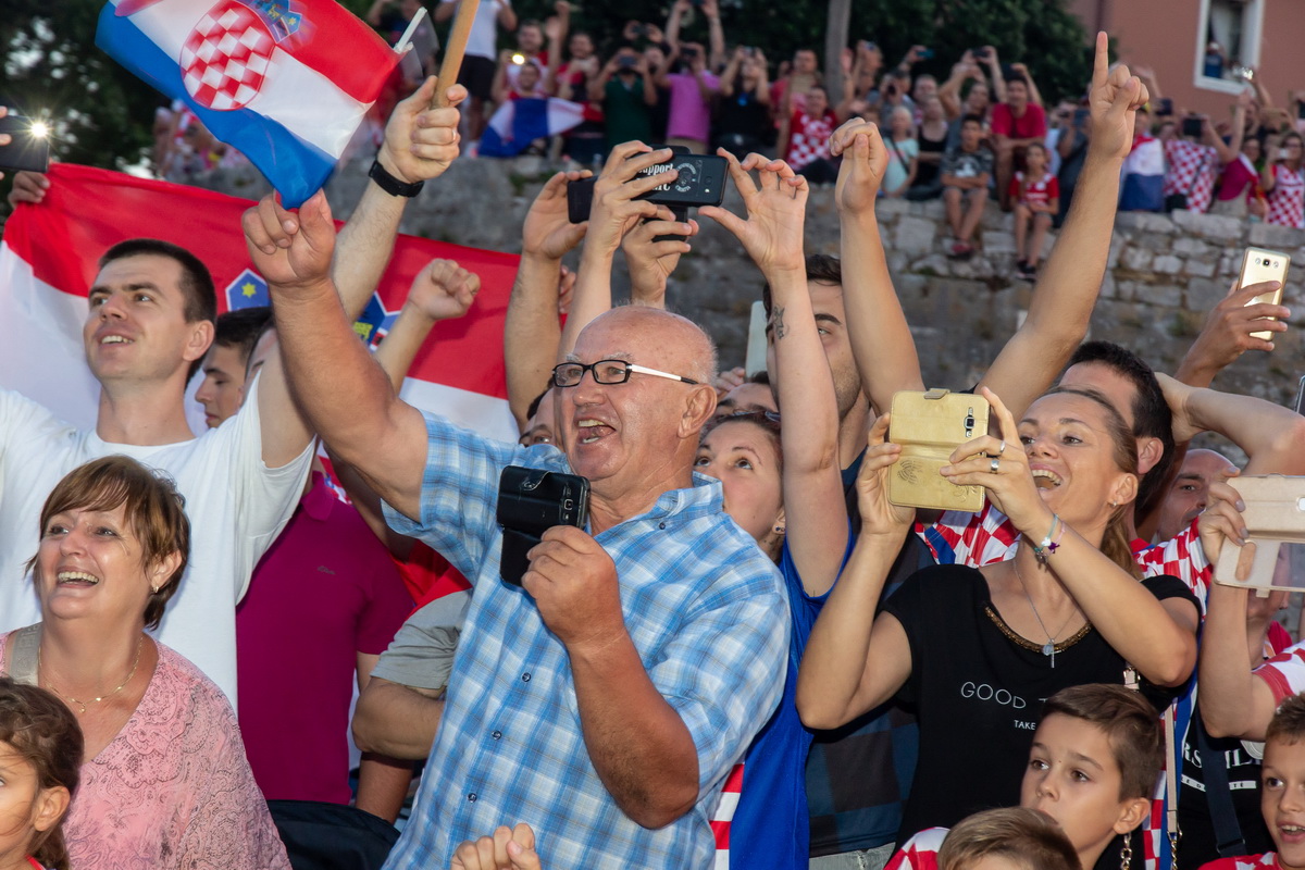 Veličanstven doček četvorice zadarskih Vatrenih od Gradskog mosta do Foruma