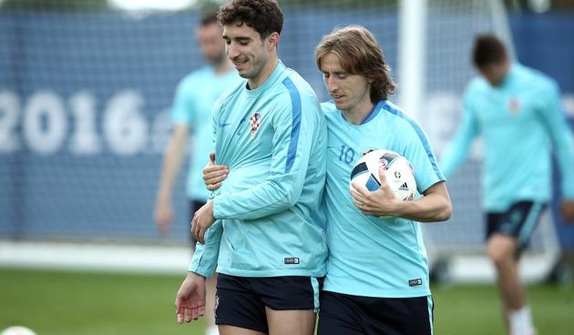 Zadrani Šime Vrsaljko i Luka Modrić. Photo: Sanjin Strukic/PIXSELL