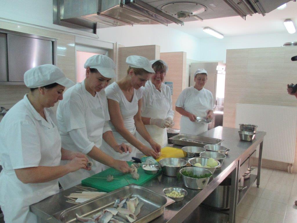 Renato Kraljev održao edukaciju kuhara u projektu “Riblja kašeta zdravlja” Renato Kraljev održao edukaciju kuhara u projektu “Riblja kašeta zdravlja”